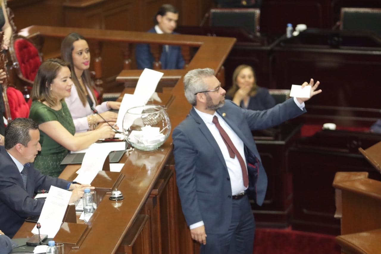 Ramírez Bedolla acusa de traición a diputados de Morena