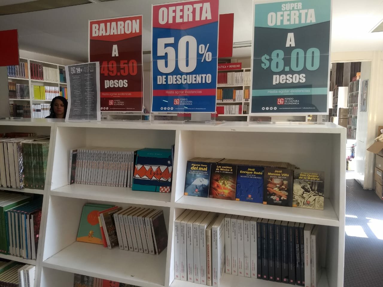 Cerca de 300 ejemplares a bajos precios oferta el FCE en Morelia