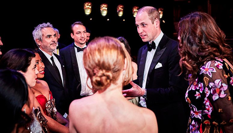 El Príncipe William celebró junto al elenco de "Roma"