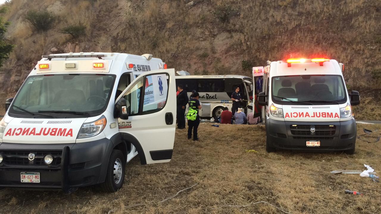 7 lesionados deja accidente de autobús