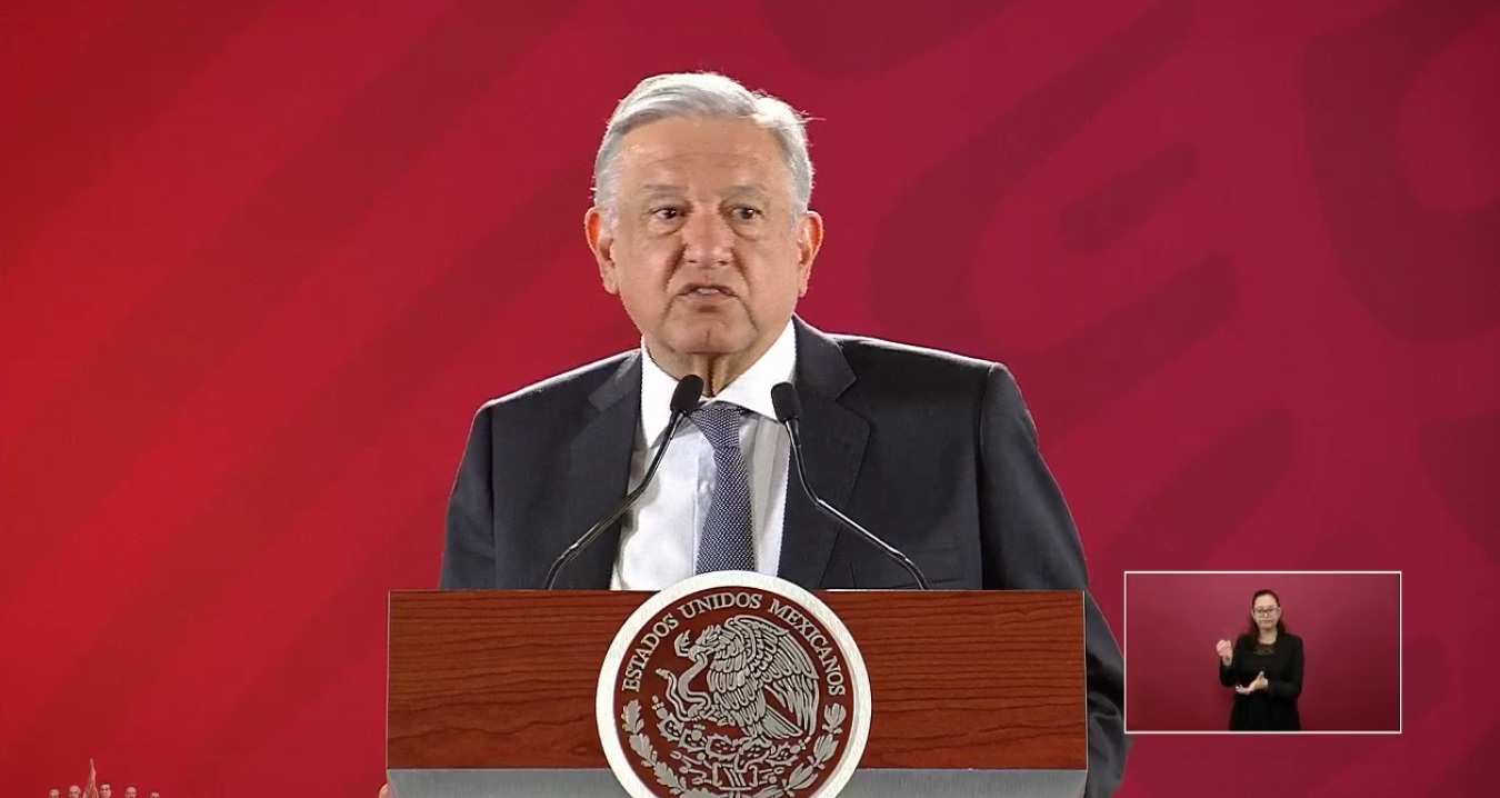 Descarta AMLO despidos en sector salud