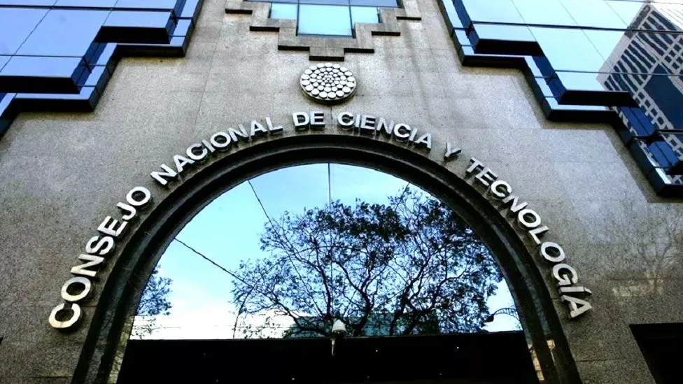 Revelan que secretaria administrativa del Conacyt estudio solo el nivel básico