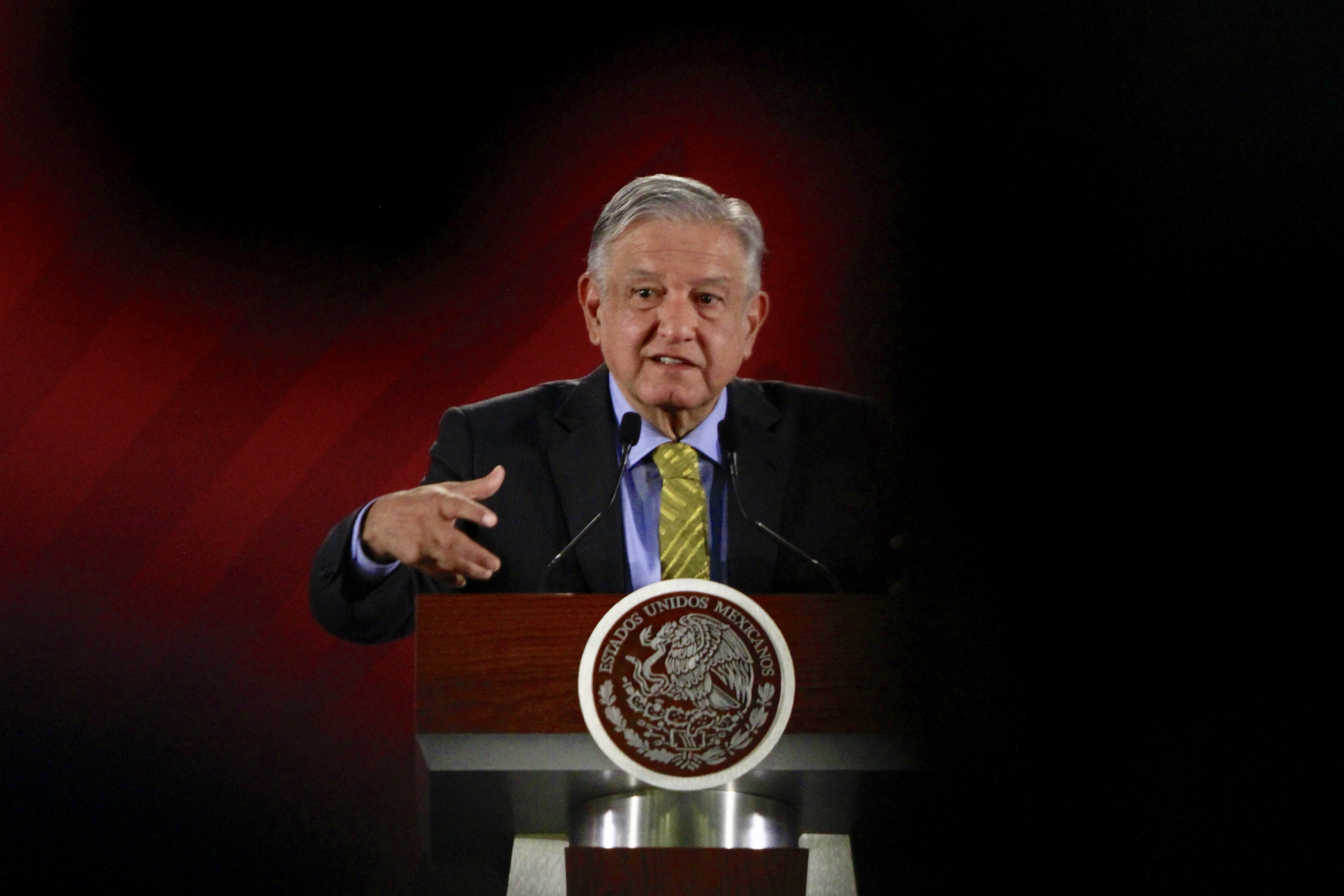 AMLO destaca acuerdo con maestros