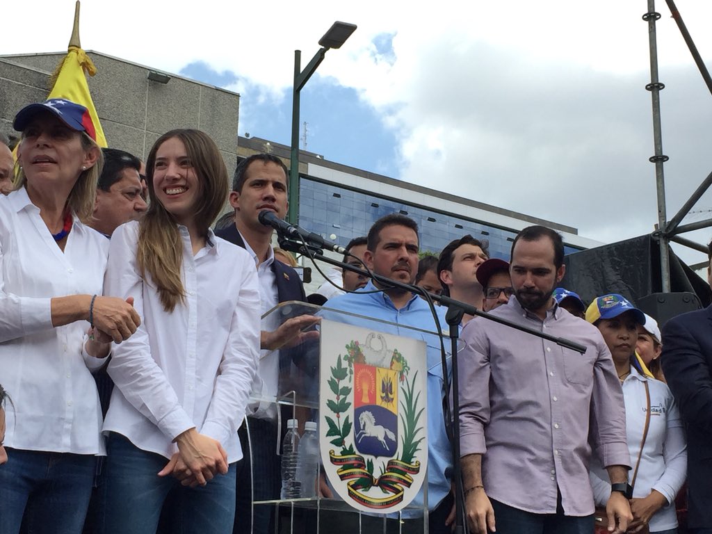 Regresa Guaidó a Venezuela y convoca movilización