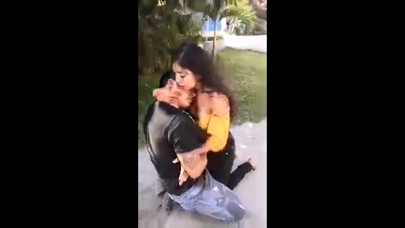 Apuñala a su pareja y con besos le pide que no muera