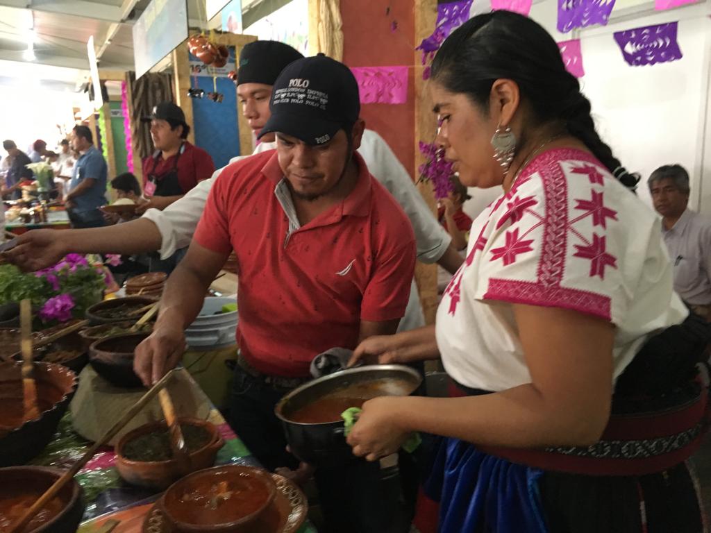 Por bajas ventas, fracasa Encuentro de Cocineras Tradicionales