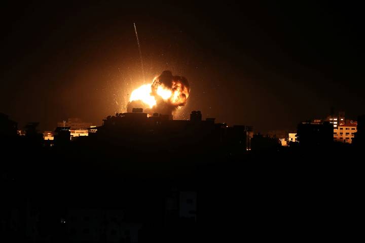 En Gaza, Israel bombardea instalaciones de Hamas