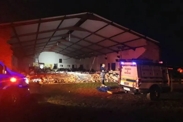 Una iglesia colapsa en Sudáfrica durante el servicio de Pascua; al menos 13 personas mueren y 29 resultan heridas. Lluvias y vientos habrían provocado el desastre