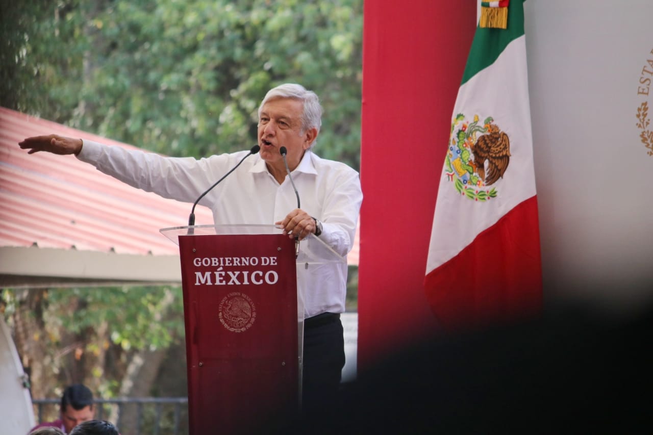 Reitera AMLO federalización de nómina educativa y del sector salud