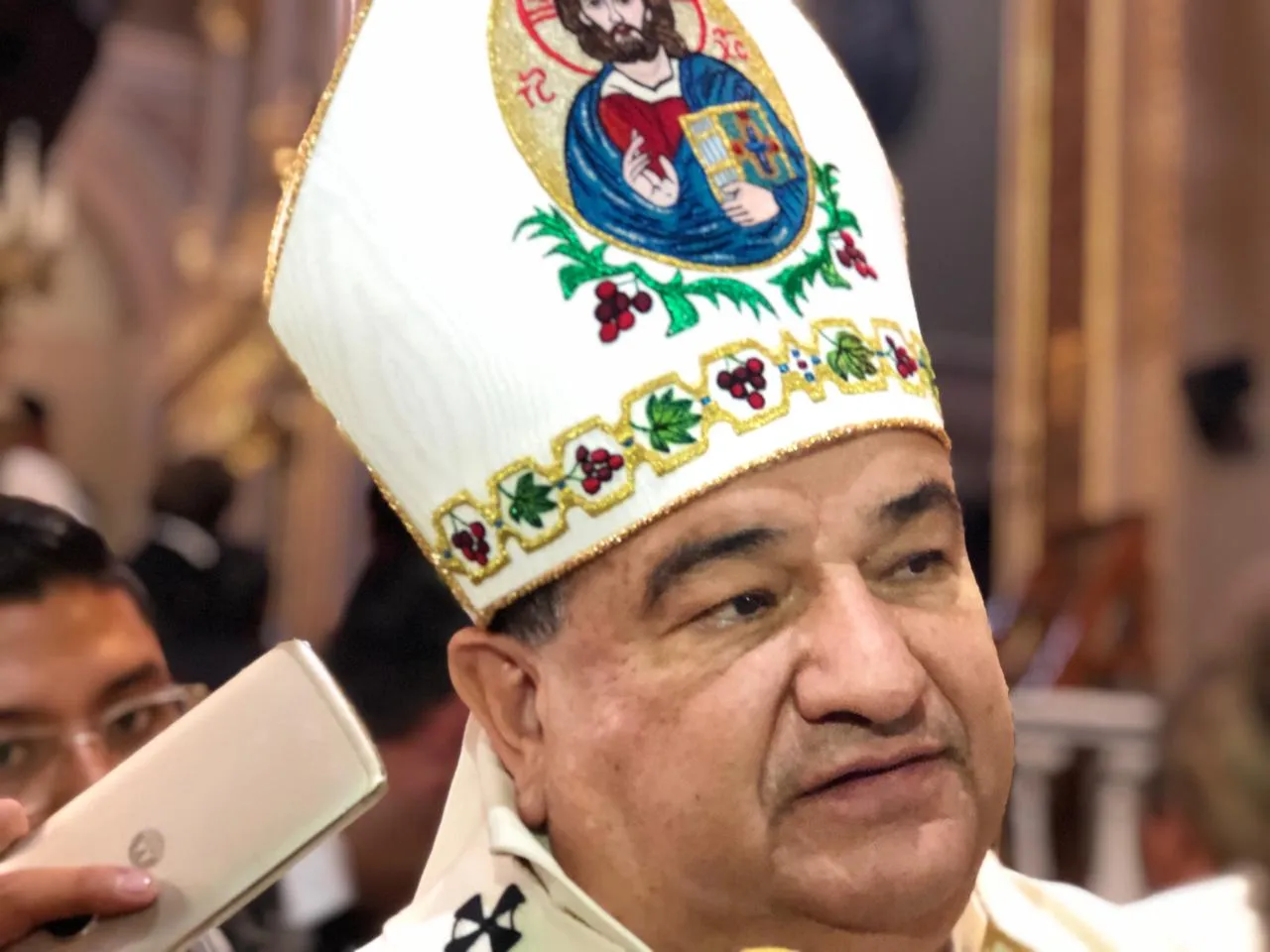Llama arzobispo a ciudadanos, autoridades y presbíteros buscar paz en Tierra Caliente