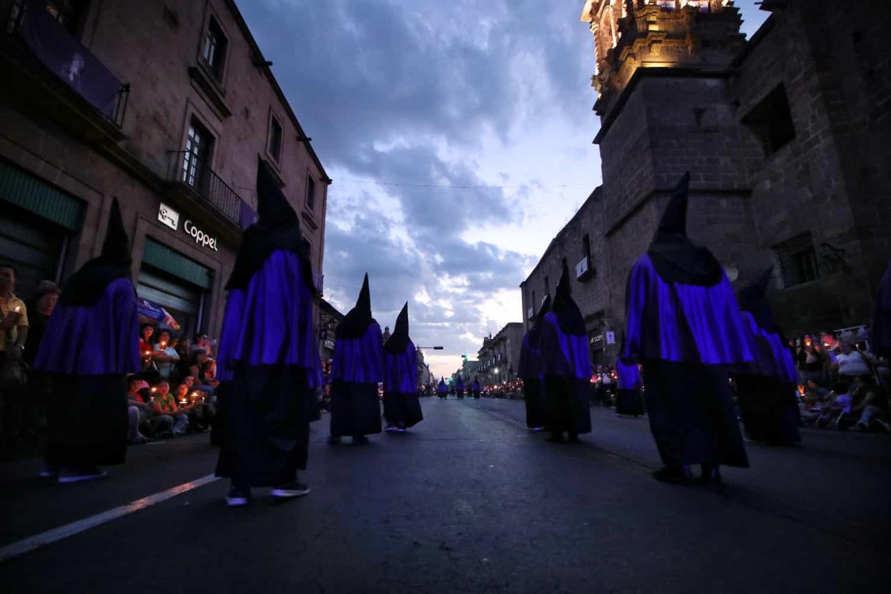 Morelia celebra 43 años de la procesión del silencio