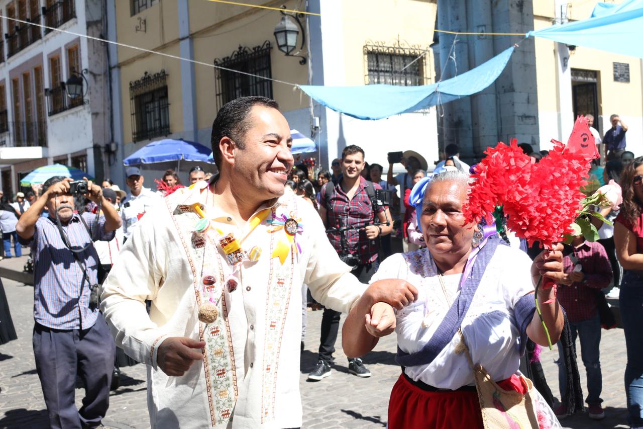 Inaugura Carlos Herrera el Tianguis Artesanal más grande de América, en Uruapan