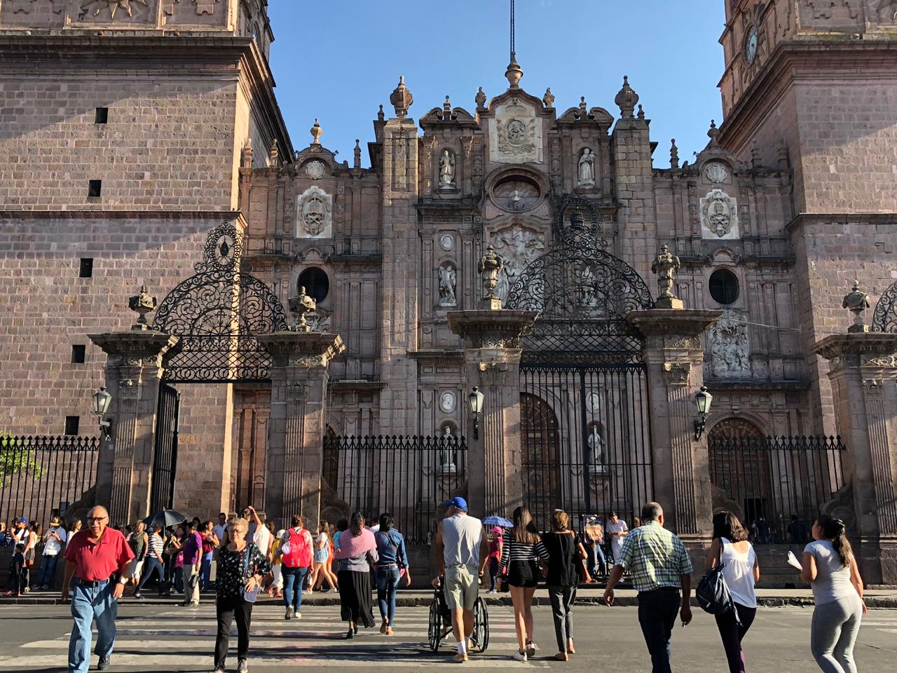 Acompañan a Jesús en su sacrificio con visita a 7 Templos