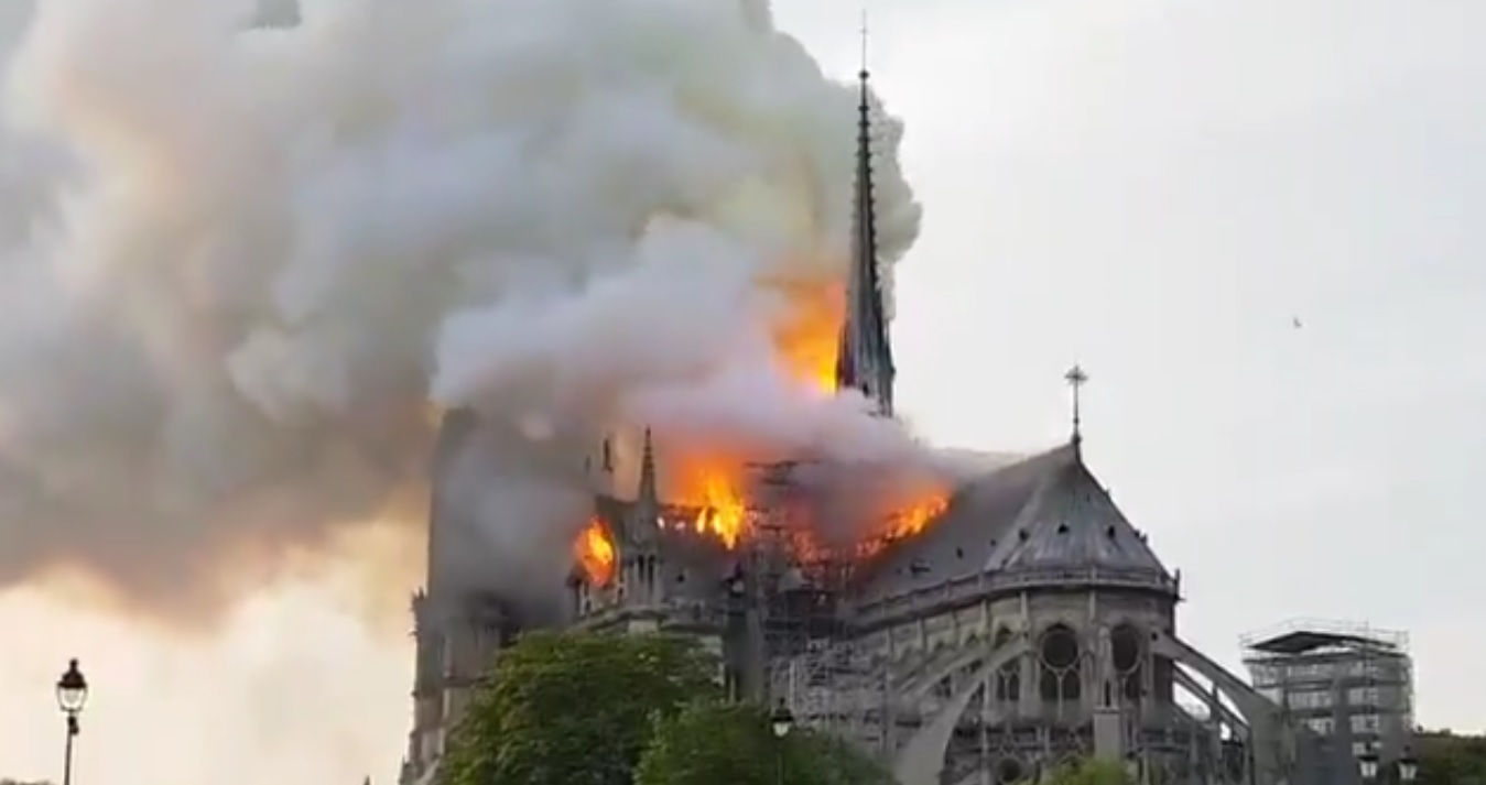 Se incendia catedral de Notre Dame
