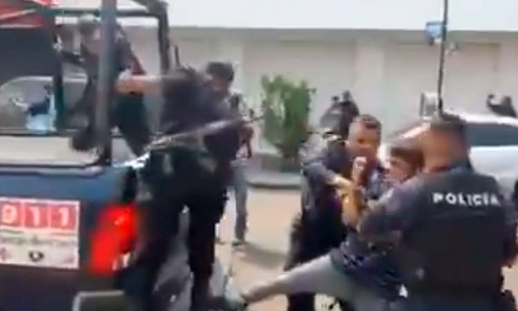 #VIDEO Policias someten a menor de edad en Chiapas