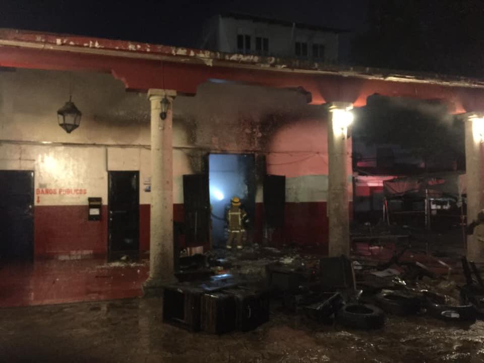 Incendio acaba con parte de Palacio Municipal de Paracho