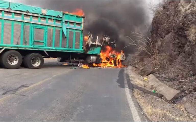 Enfrentamientos provocan narcobloqueos en Aguilillazingán-Aguililla, en Michoacán