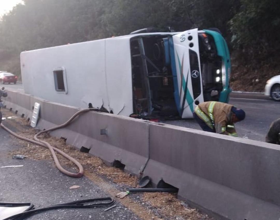 Una fallecida y 13 lesionados tras accidente en carretera a Morelia