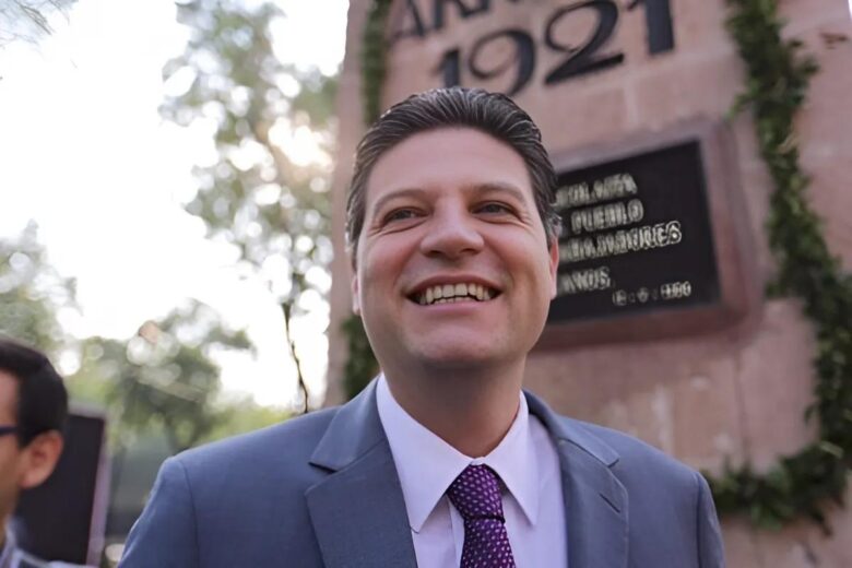 El alcalde Alfonso Martínez dedicó cerca de 30 millones de pesos a la compra de mobiliario para oficina en Morelia, generando debate sobre la gestión y uso de recursos públicos