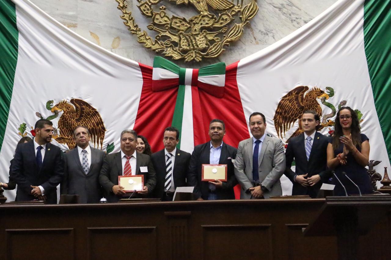 Medalla al Mérito Docente al Centro Regional de Educación Normal de Arteaga