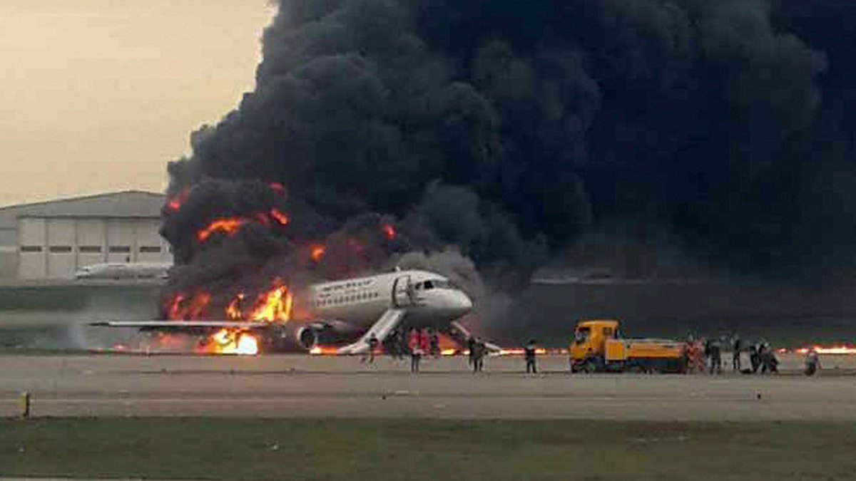 Accidente aéreo deja al menos 13 muertos