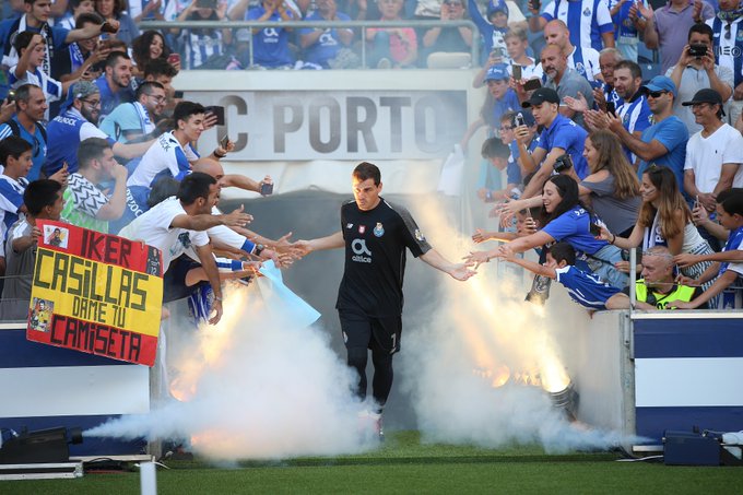 Por infarto, hospitalizan al portero Iker Casillas