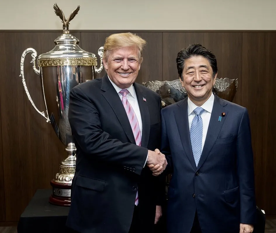 Busca Trump unión comercial con Japón