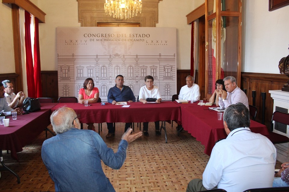 Urge Fermín Bernabé a saldar subsidio de tractores para fortalecer campo michoacano