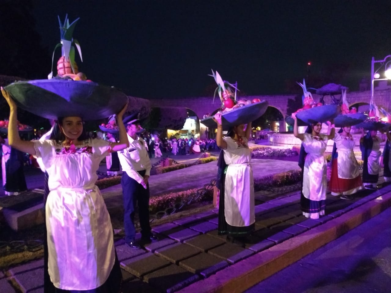 Con gran desfile, Morelia recuerda 478 años de historia