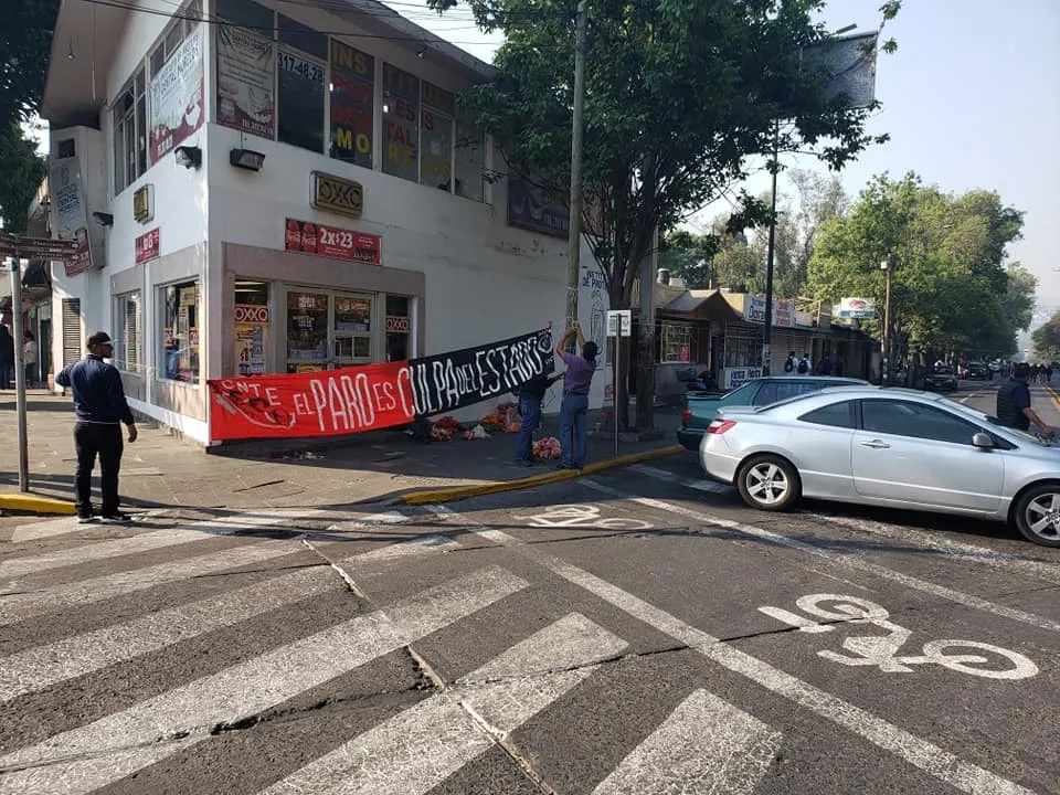 Con bloqueo vial, CNTE exige pago de 65 mdp a mil 200 trabajadores eventuales