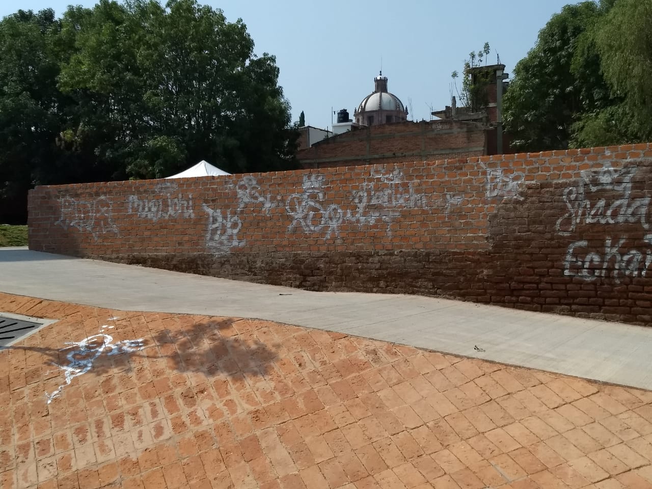 A 15 días de haber sido inaugurada Plaza de la Paz, ya se encuentra grafiteada