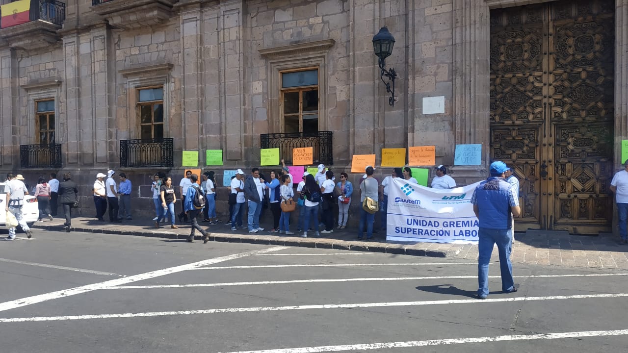 SIUUTEM se manifiesta frente a Palacio de Gobierno; exigen se abra la UTM