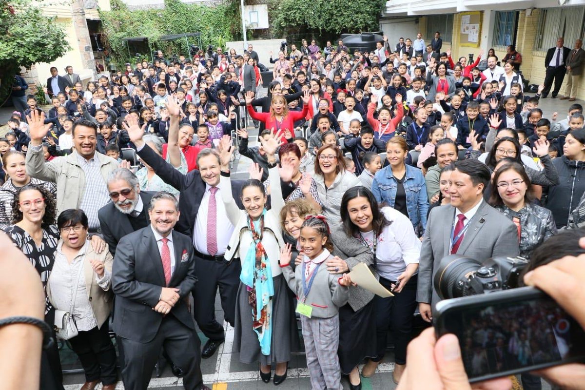 Podrán elegir niños y niñas usar pantalón o falda como uniforme en México