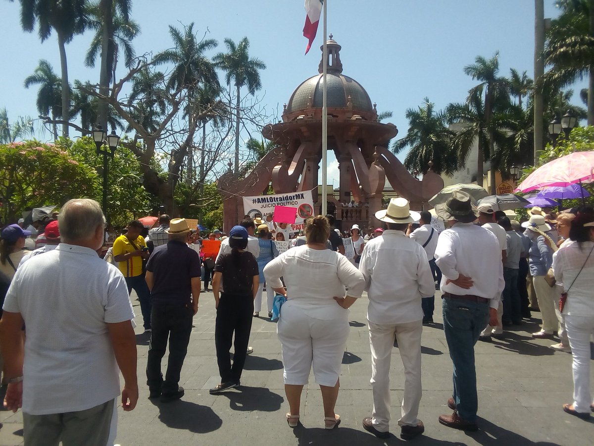 Piden aprobar juicio político contra AMLO