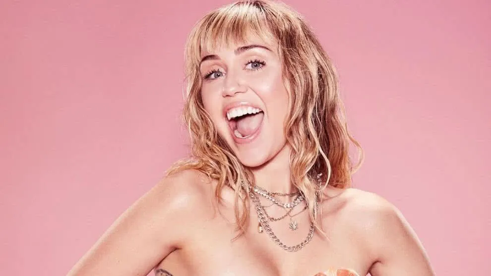 Miley Cyrus es criticada por sus pies