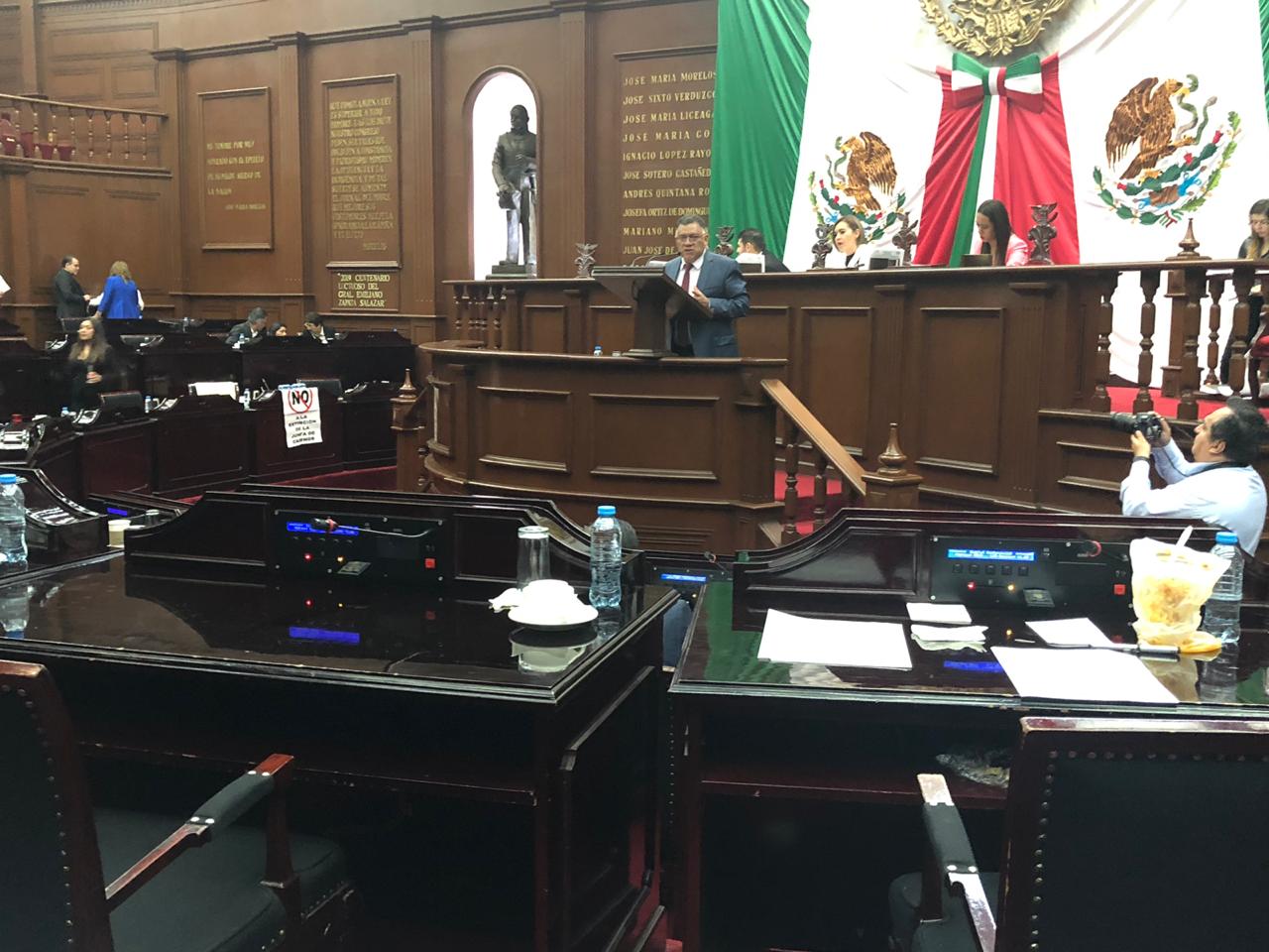 Se “tiran” diputados por ausencias y falta de quórum; “damos pena ajena”