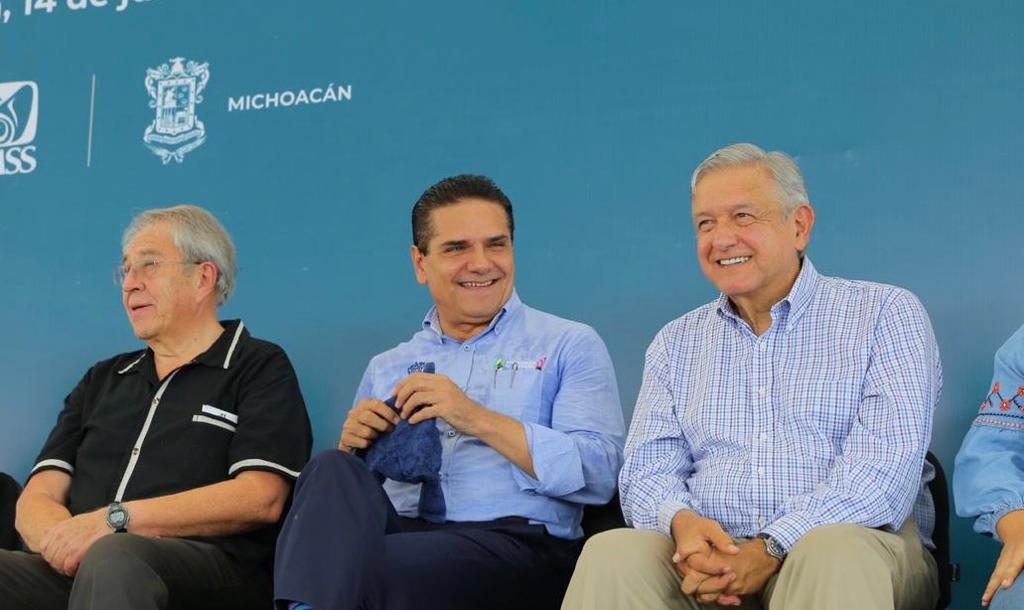 Celebra López Obrador venta de helicópteros del gobierno de Michoacán