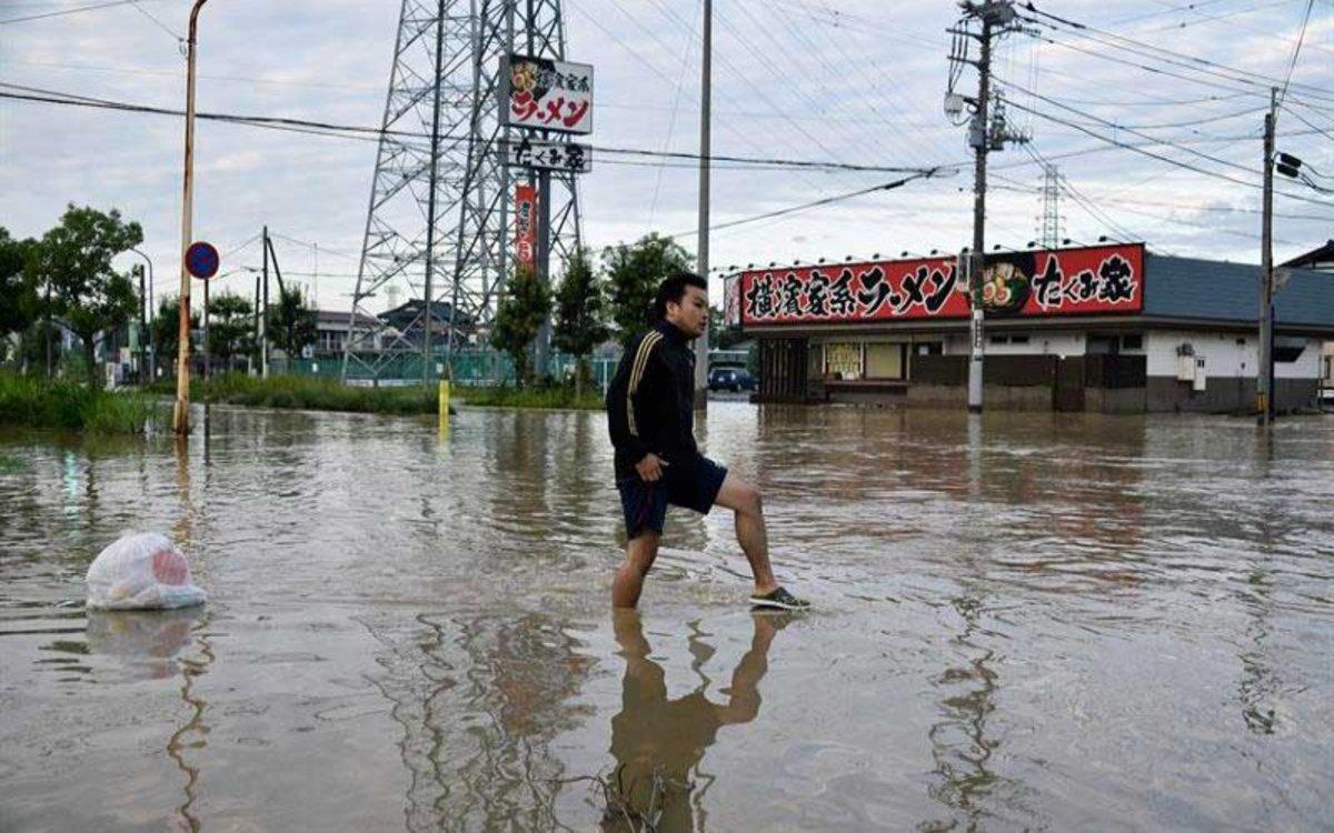 Evacuan a personas en Japón por lluvias