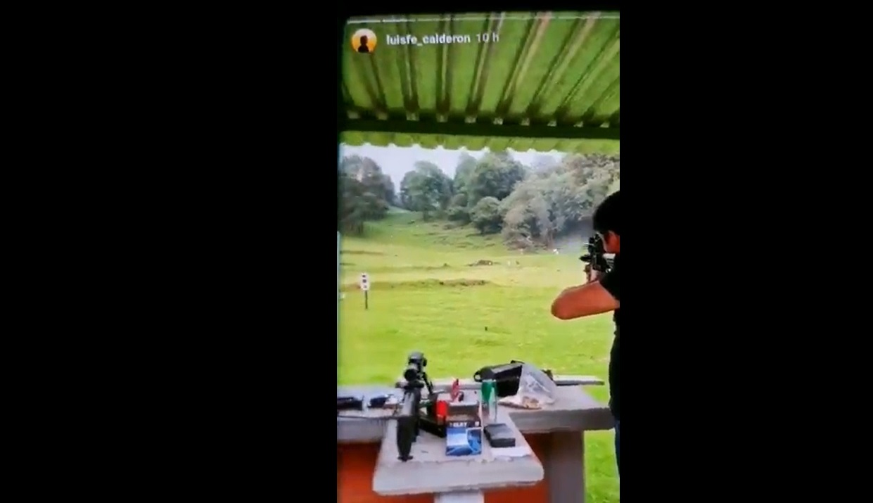 Luis Felipe Calderón aparece en vídeo disparando armas de alto poder