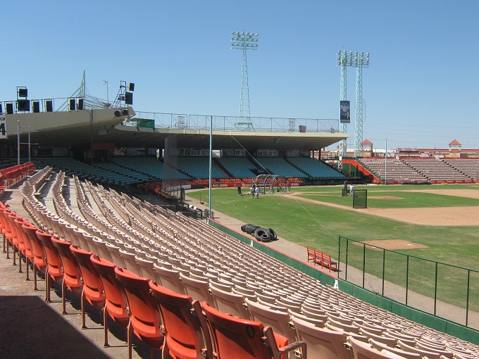 Compra gobierno dos estadios de beisbol en mil mdp