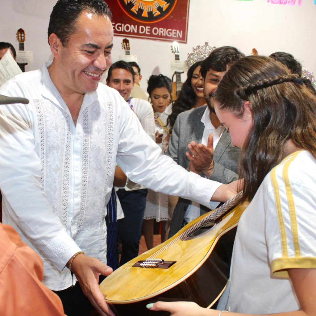 Inaugura Carlos Herrera la XLVI edición de la Feria Internacional de la Guitarra de Paracho