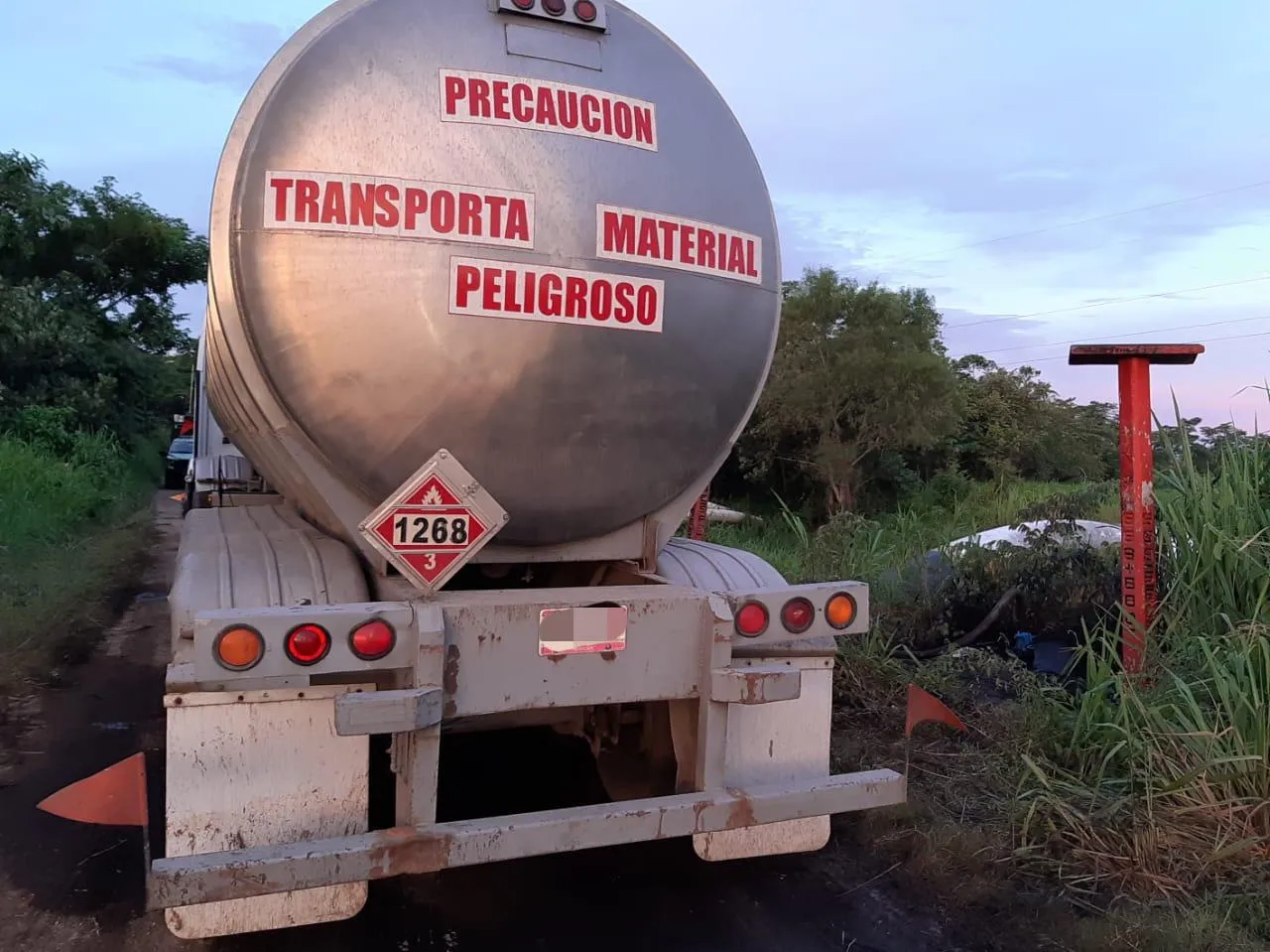 Aseguran tractocamión con 40 mil litros de gasolina