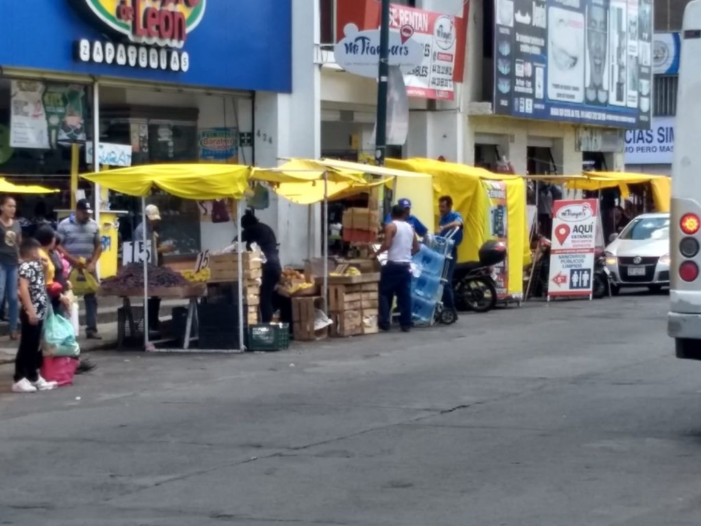 Ambulantes podrían promover amparos para evitar retiro de mercancía