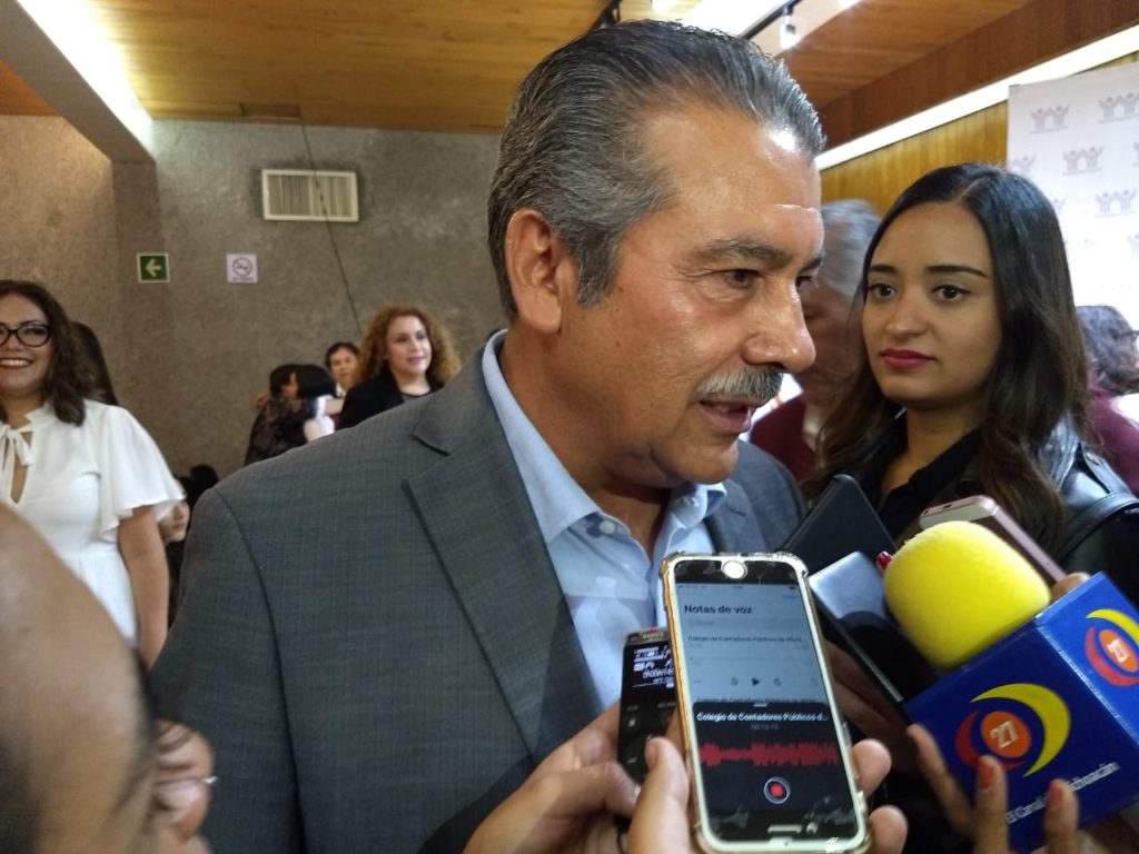 Morón se justifica; "estuve atento a problemas, solo me ausenté tres días", dice