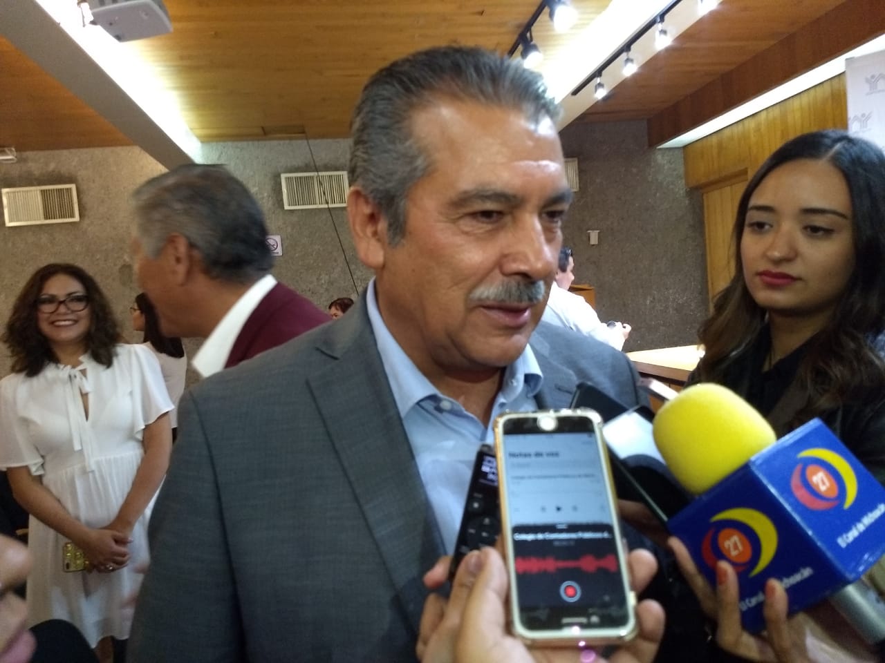 Morón se justifica; "estuve atento a problemas, solo me ausenté tres días", dice