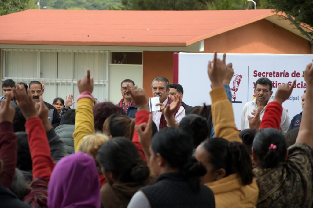 Habitantes de Teremendo exigen a Raúl Morón alumbrado y bacheo