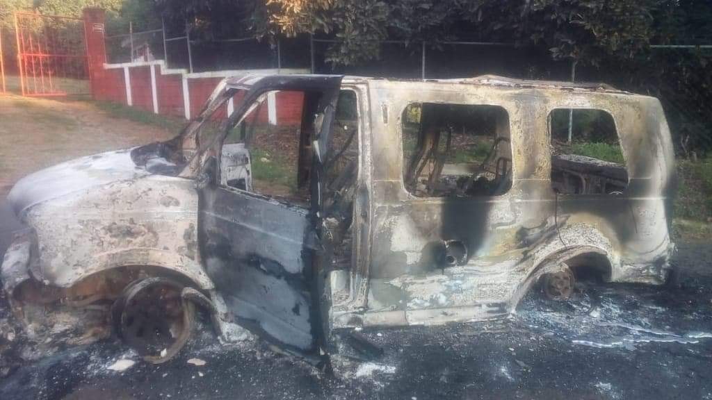 Hallan calcinado en carretera Uruapan-Carapan