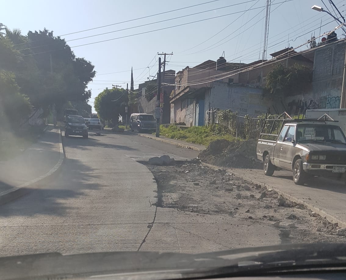 Vecinos de la colonia Colinas del Sur denuncian obra incompleta