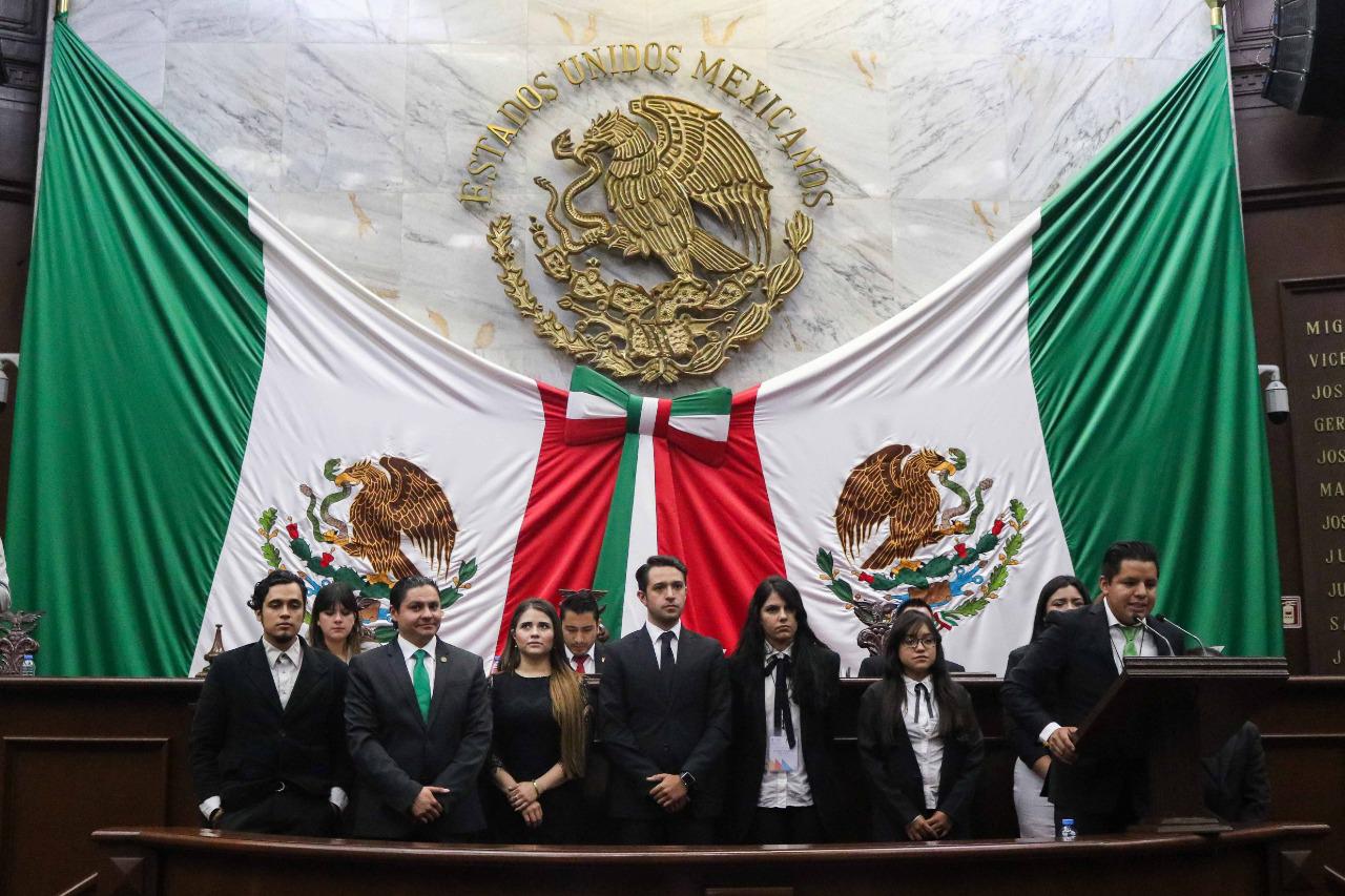 Reconoce Ernesto Núñez participación de jóvenes en el Parlamento Juvenil