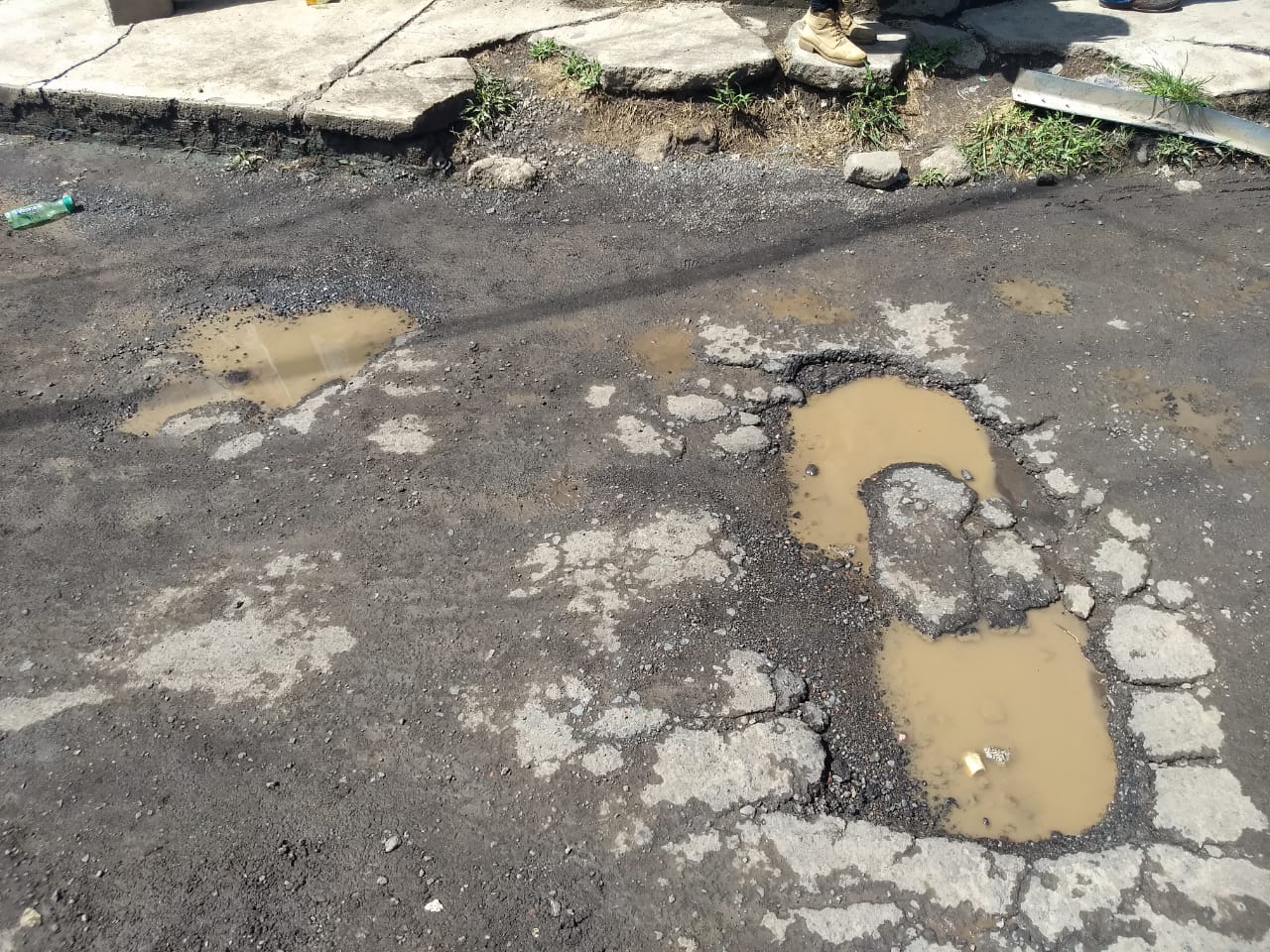 Piden a Morón rehabilitar vialidades y no solo tapar baches